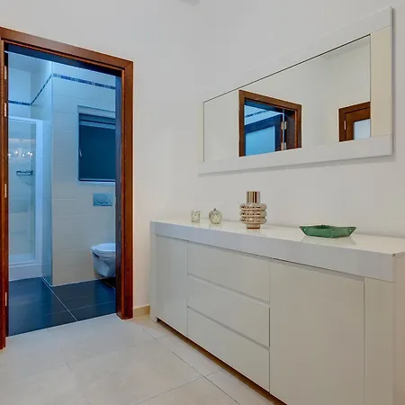 Stunning Seafront Lux Cambridge Wt Pool Apartmán