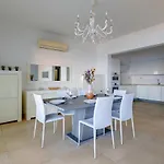Stunning Seafront Lux Cambridge Wt Pool 公寓 斯利马