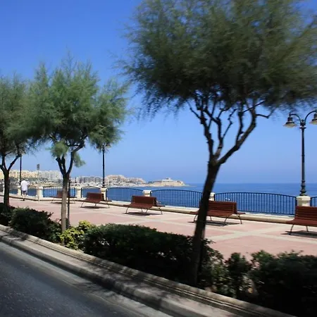 Stunning Seafront Lux Cambridge Wt Pool Apartament *