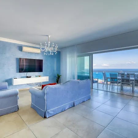 Stunning Seafront Lux Cambridge Wt Pool Apartament