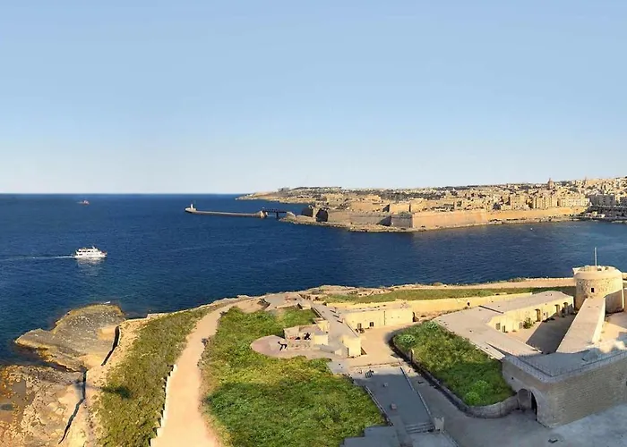 Stunning Seafront Lux Cambridge Wt Pool Apartament *