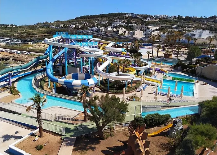 Stunning Seafront Lux Cambridge Wt Pool Apartament *