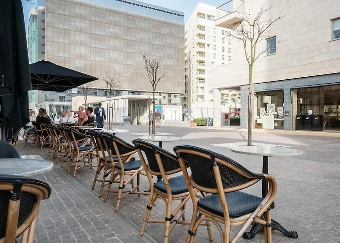 Stunning Seafront Lux Cambridge Wt Pool Apartament Sliema