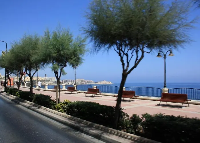 Stunning Seafront Lux Cambridge Wt Pool Apartament *