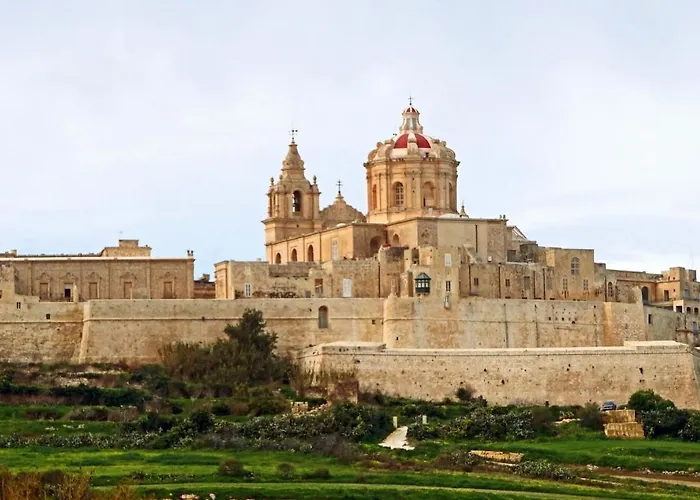 Stunning Seafront Lux Cambridge Wt Pool Apartament Sliema