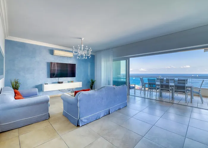 Stunning Seafront Lux Cambridge Wt Pool Apartament