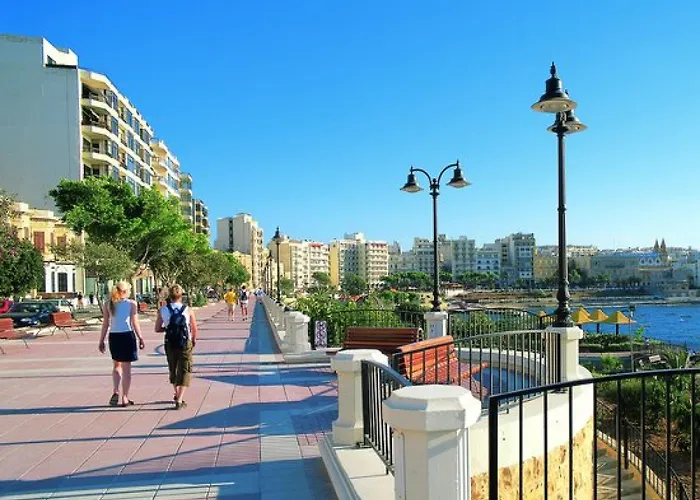 Stunning Seafront Lux Cambridge Wt Pool Apartament Sliema