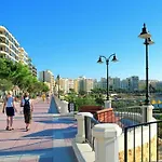Stunning Seafront Lux Cambridge Wt Pool Apartmán Sliema