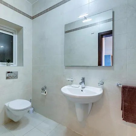 Lägenhet Stunning Seafront Lux Cambridge Wt Pool Sliema